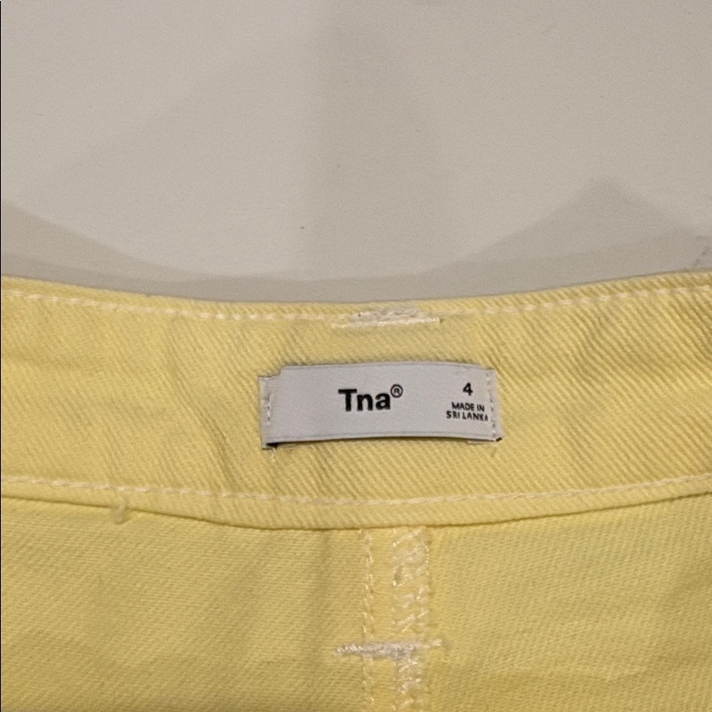 TNA Aritzia Light Yellow Lemonade Carpenter Shorts Size 4 - Picture 6 of 7